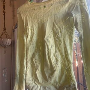 ALO yellow long sleeve. Size xs/s